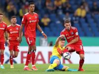 开云体育APP下载-高位逼抢对决：巴塞对奥萨苏纳