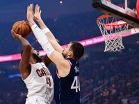 开云体育中国-快船遭爵士完胜，米切尔独砍40分夺胜