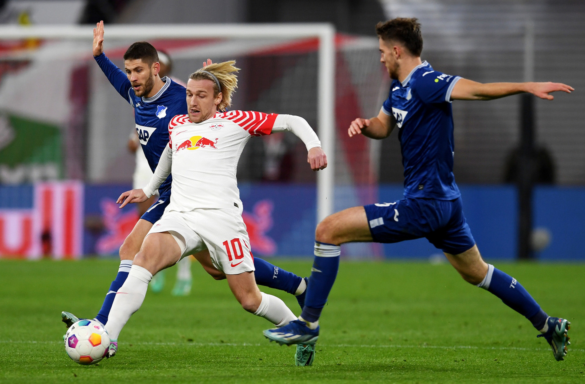 包含RB莱比锡客场击败对手,稳固德甲争霸地位的词条 包含RB莱比锡客场击败对手,稳固德甲争霸地位的词条