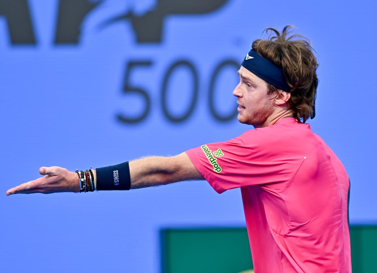 西班牙网球好手率先晋级,稳扎稳打的简单介绍 西班牙网球好手率先晋级,稳扎稳打的简单介绍