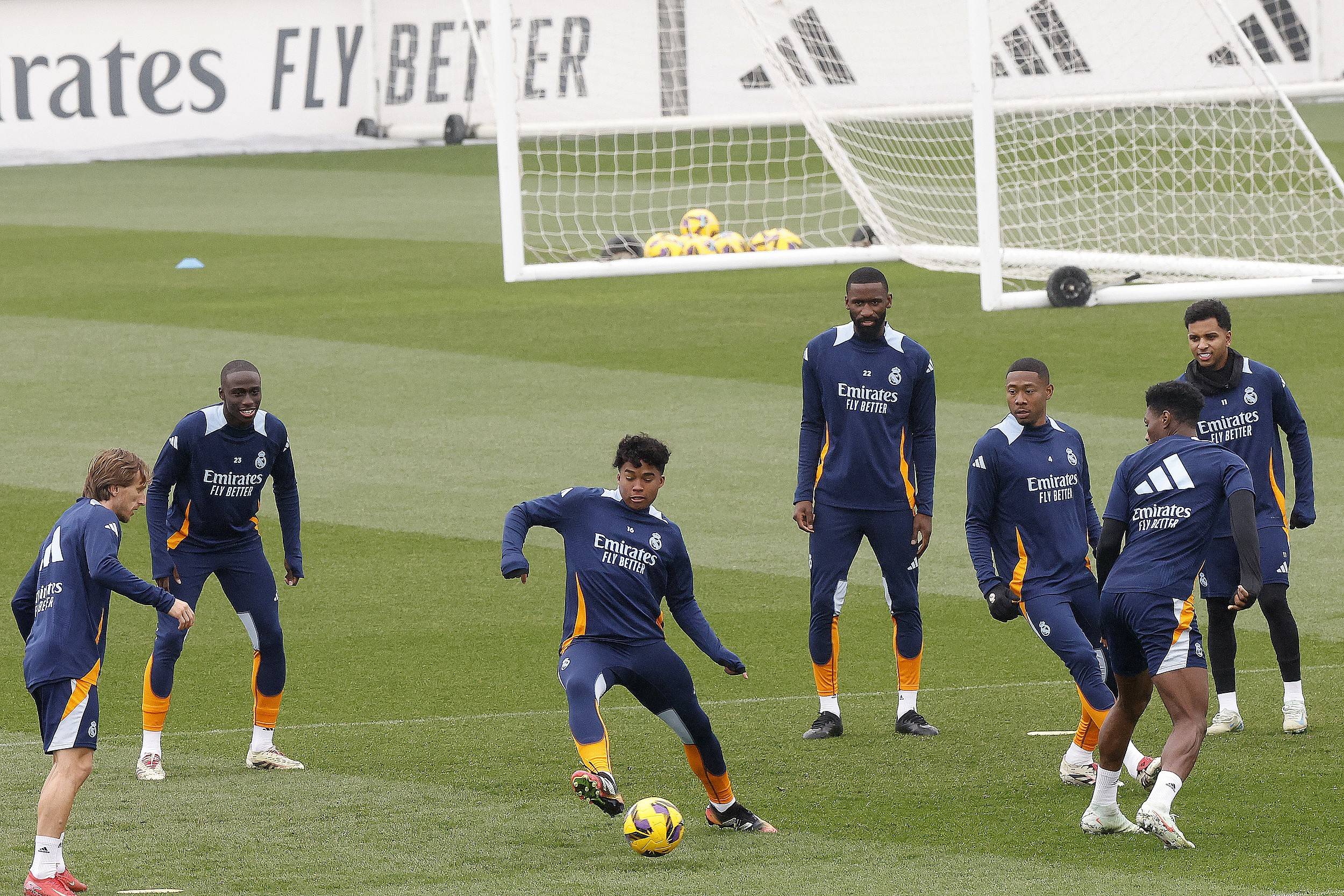 关于曼城继续胜利,稳定榜首位置的信息 关于曼城继续胜利,稳定榜首位置的信息