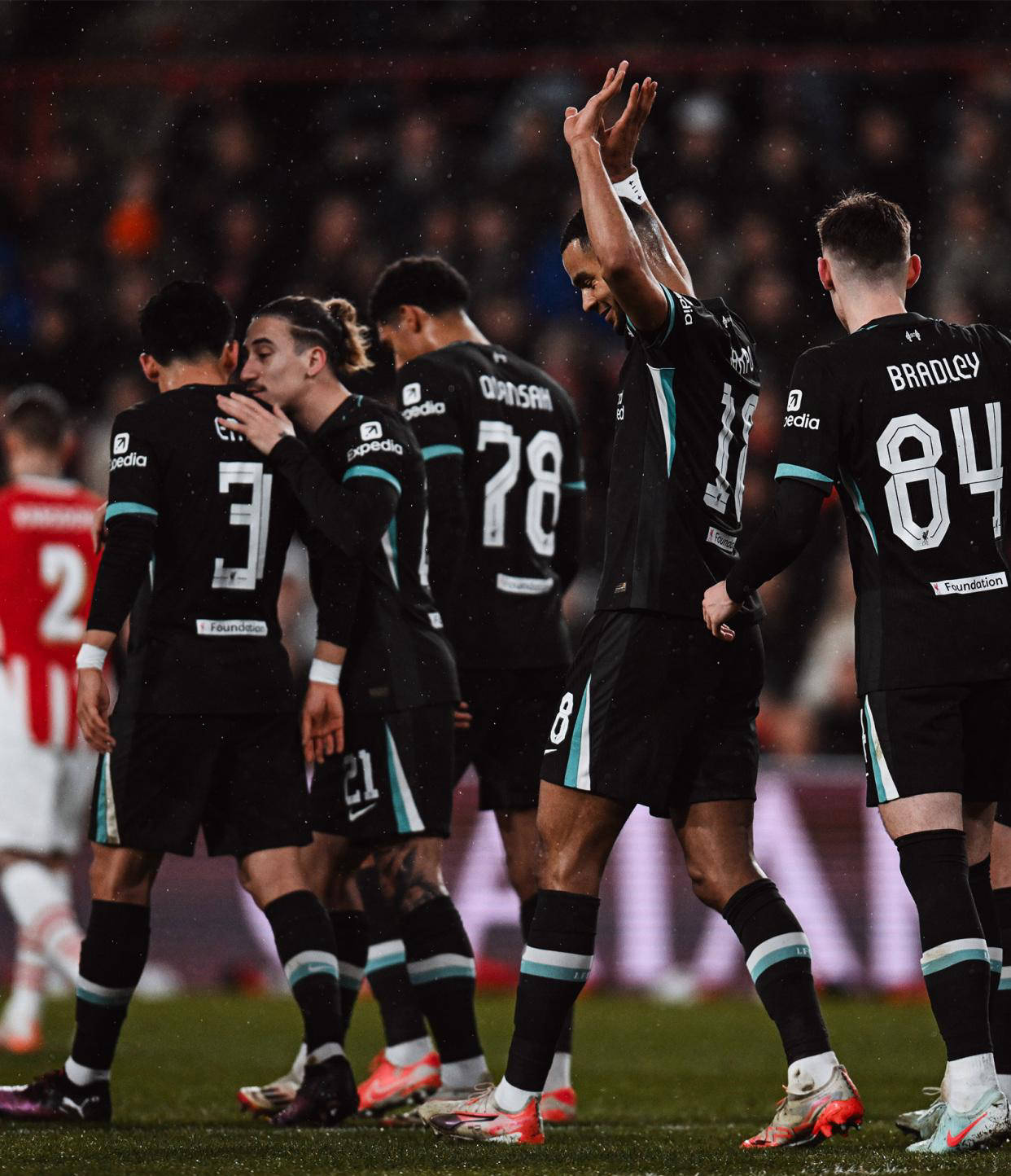 关于皇马客场逆转英超豪门,继续领先积分榜的信息 关于皇马客场逆转英超豪门,继续领先积分榜的信息