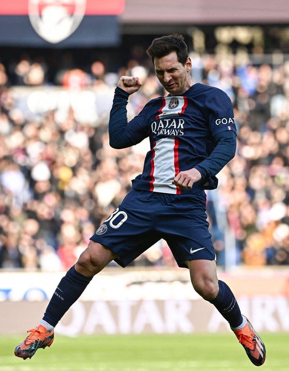 足球巨星争夺胜利,庆祝动作让人欢呼 足球巨星争夺胜利,庆祝动作让人欢呼