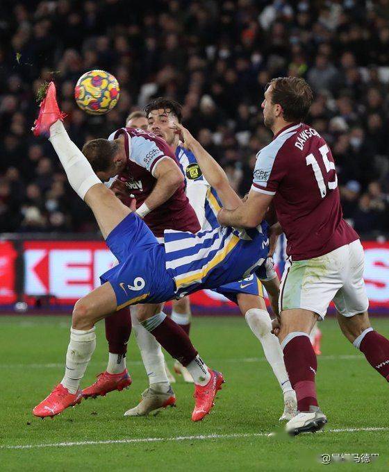 捷克联队客场获胜,登顶积分榜 捷克联队客场获胜,登顶积分榜