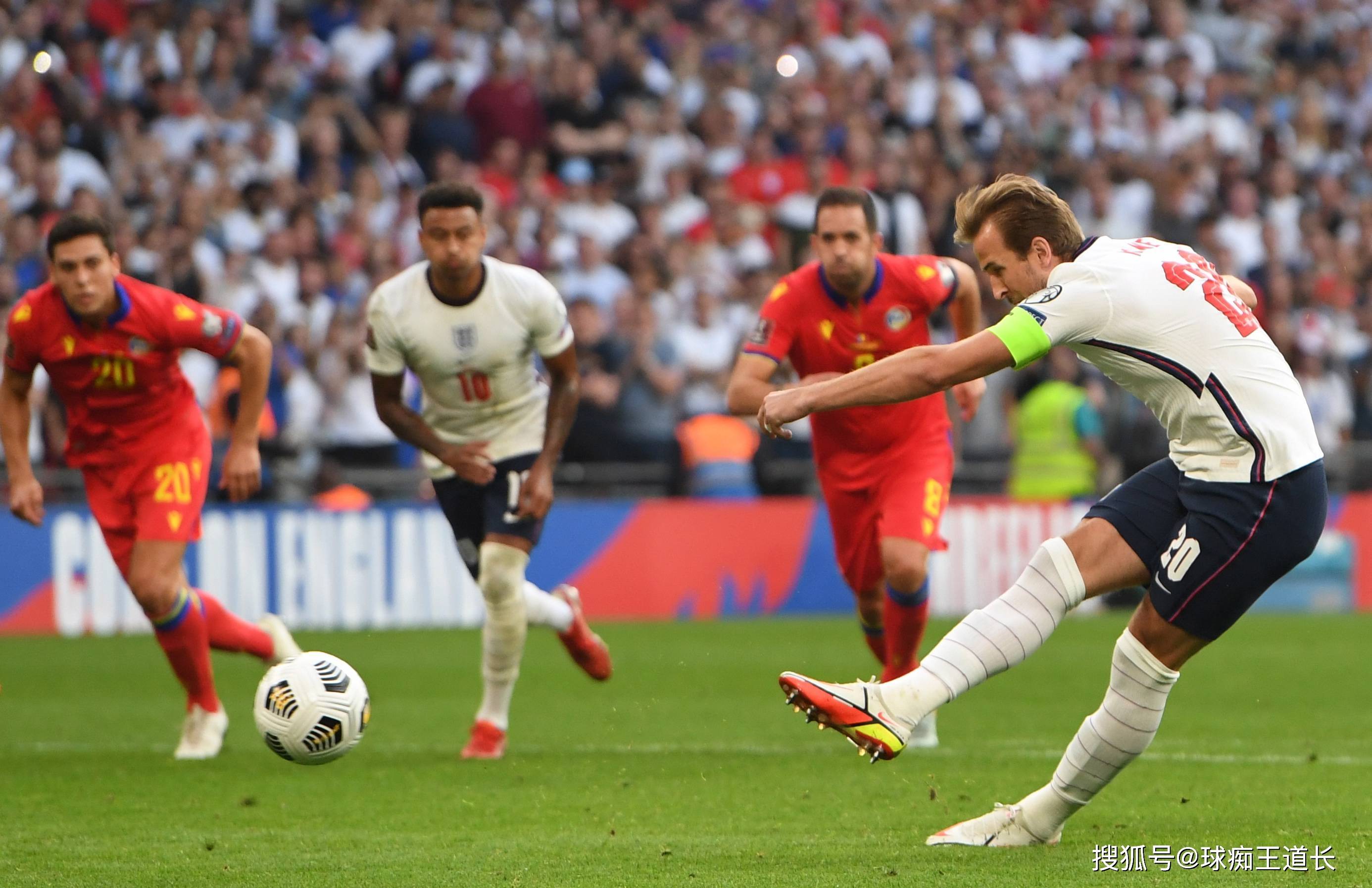 精彩纷呈!欧洲足球联赛突出亮点 精彩纷呈!欧洲足球联赛突出亮点