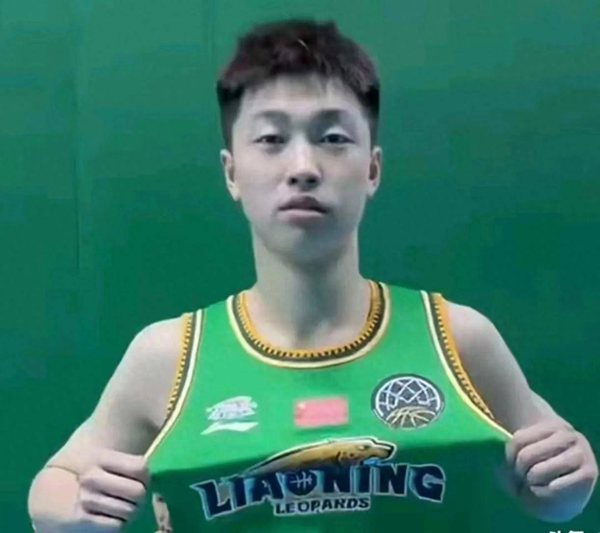 出色表现，带领球队实现逆转胜利