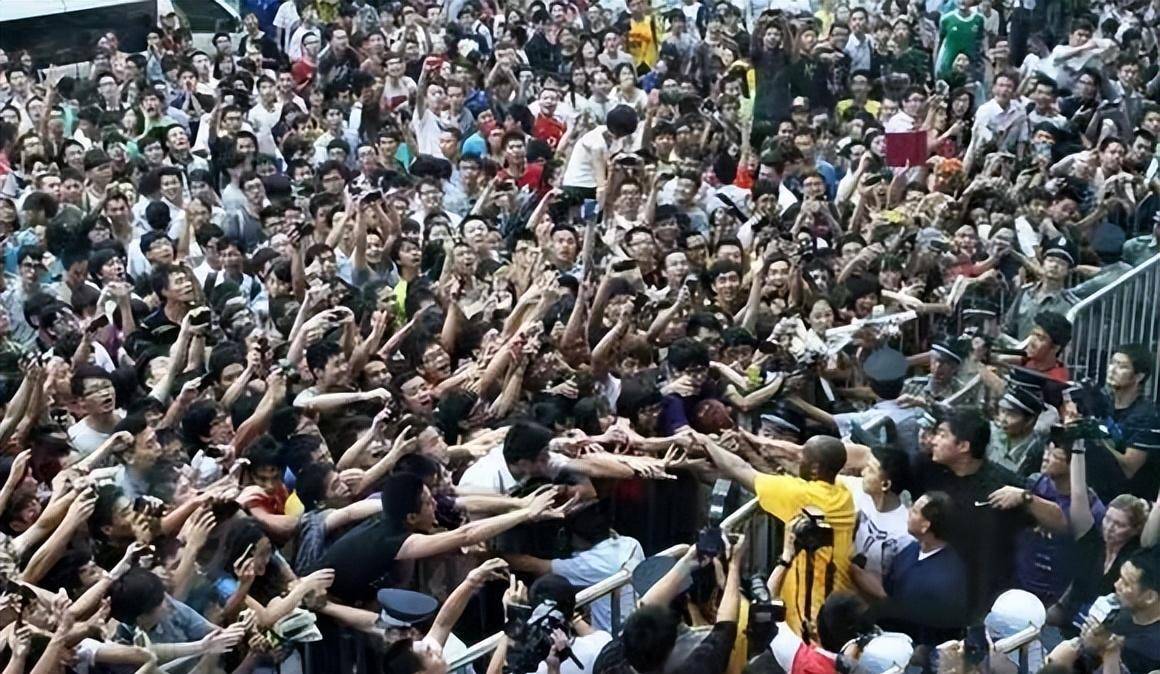 精彩比赛引热议,球迷乐翻春节 精彩比赛引热议,球迷乐翻春节