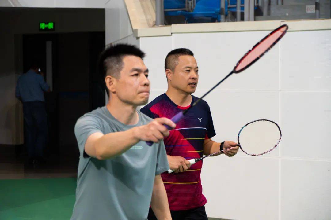 羽毛球双打携手冲冠，合作默契无间的简单介绍