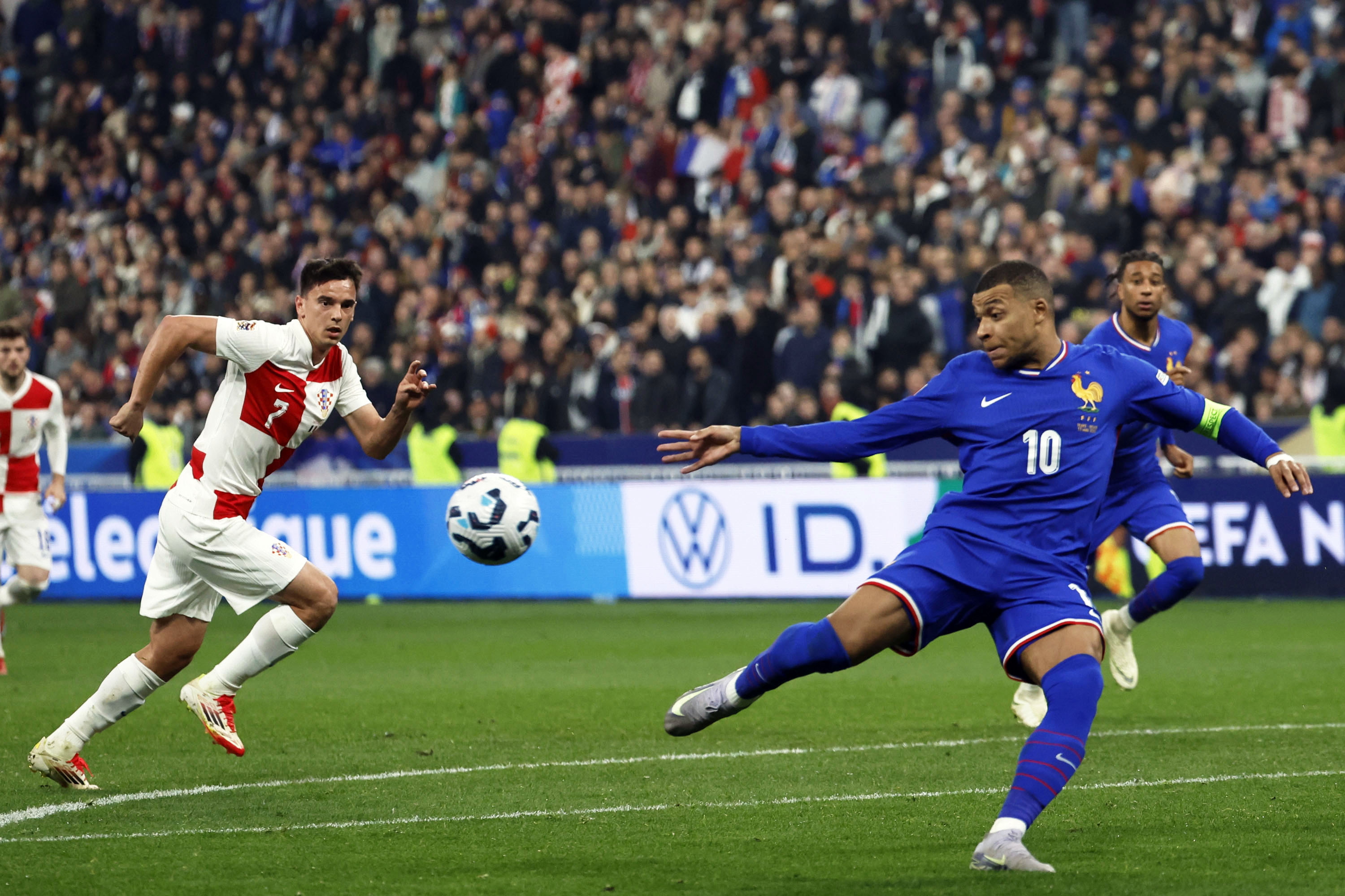 法国队战无不胜,欧国联明星队实至名归 法国队战无不胜,欧国联明星队实至名归