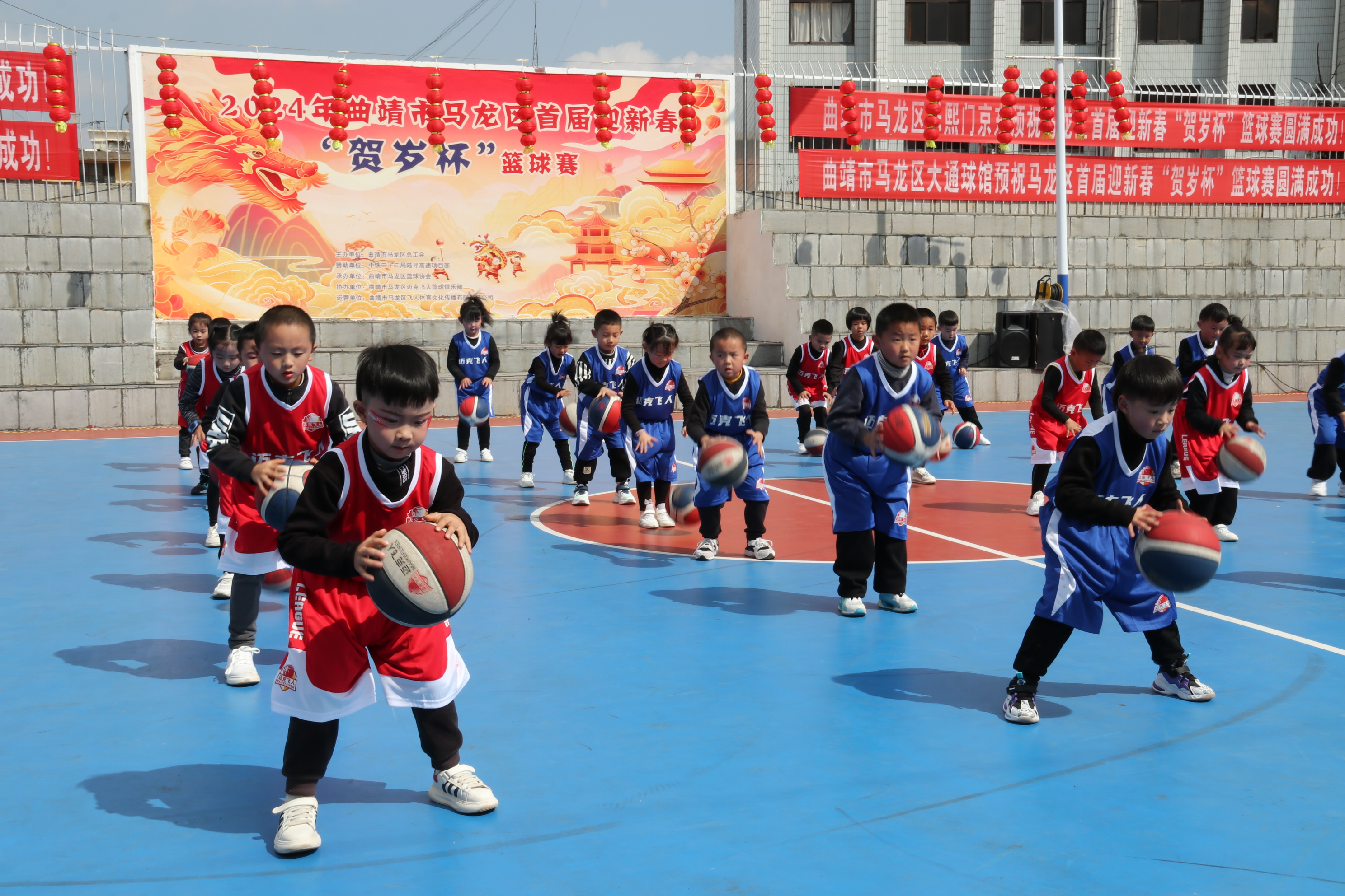 关于篮球职业队员正在紧张备战,为观众带来精彩表演的信息 关于篮球职业队员正在紧张备战,为观众带来精彩表演的信息