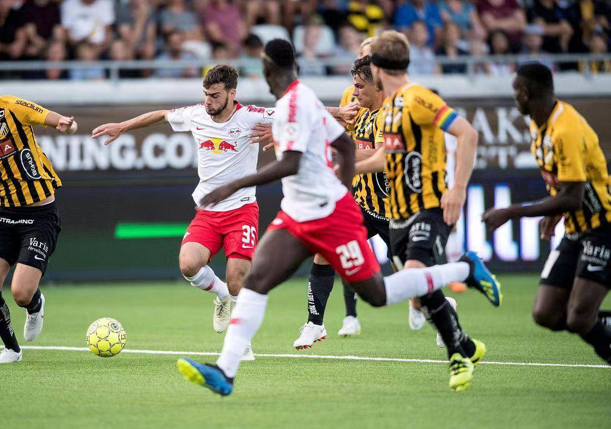 瑞典队在关键比赛中取得胜利 瑞典队在关键比赛中取得胜利