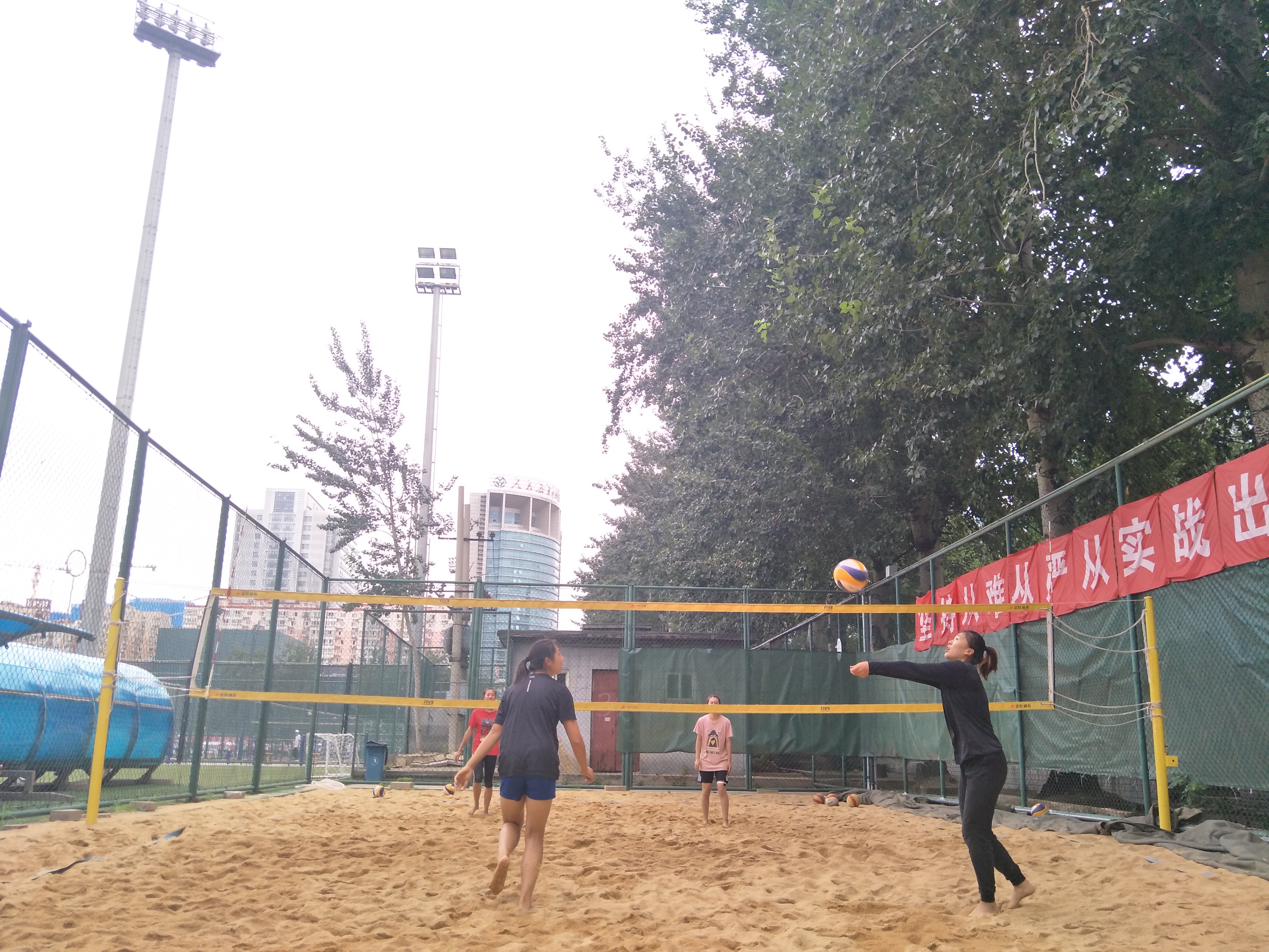 洛顿少队士气高涨,备战高温比赛的简单介绍 洛顿少队士气高涨,备战高温比赛的简单介绍