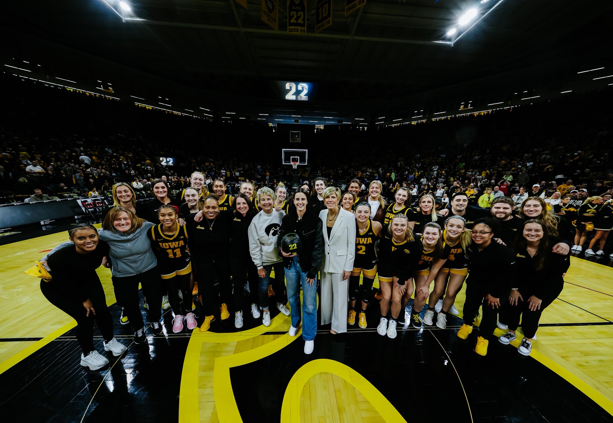 美国大学篮球新赛季开幕式盛大举行 美国大学篮球新赛季开幕式盛大举行