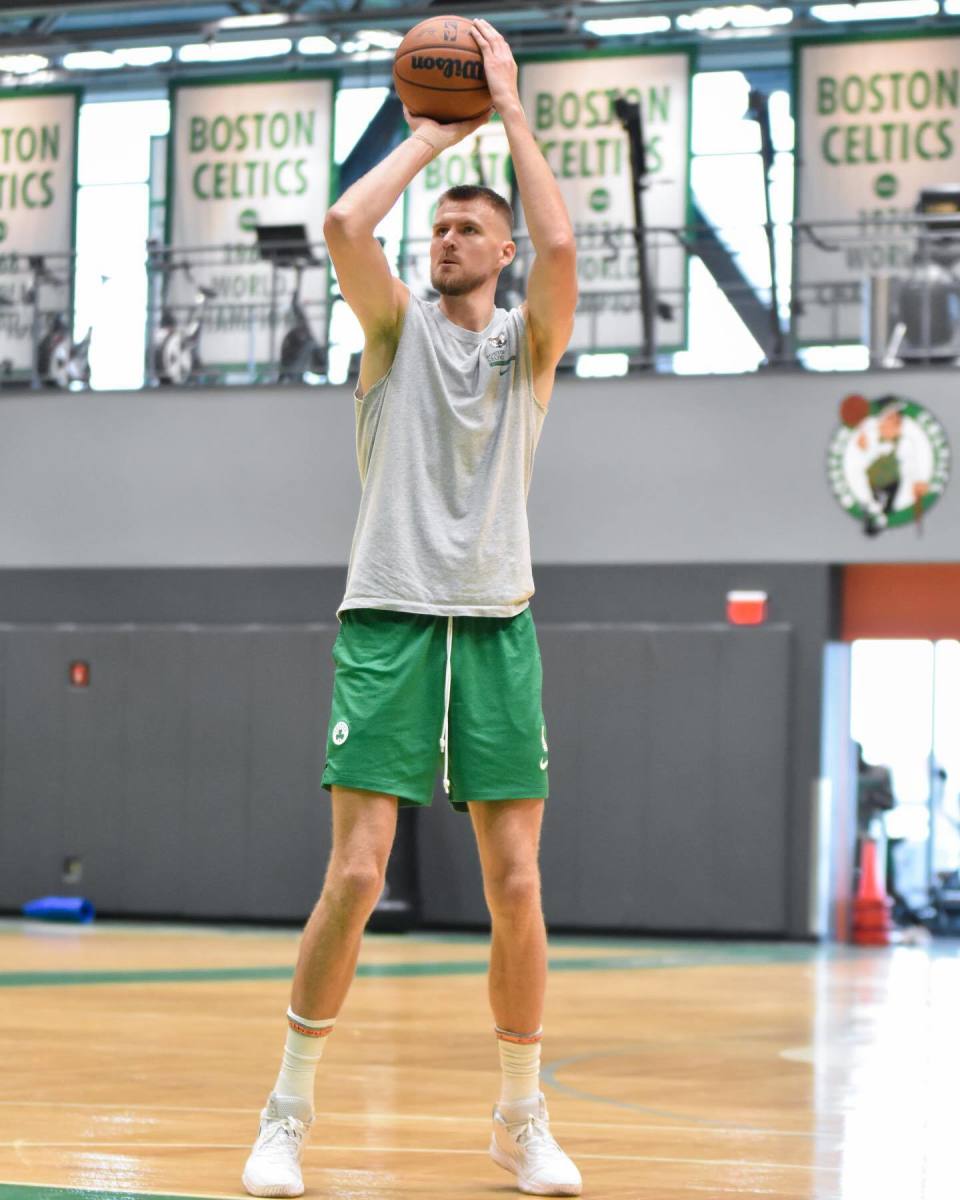 凯尔特人队重新启动训练营,备战新赛季 凯尔特人队重新启动训练营,备战新赛季