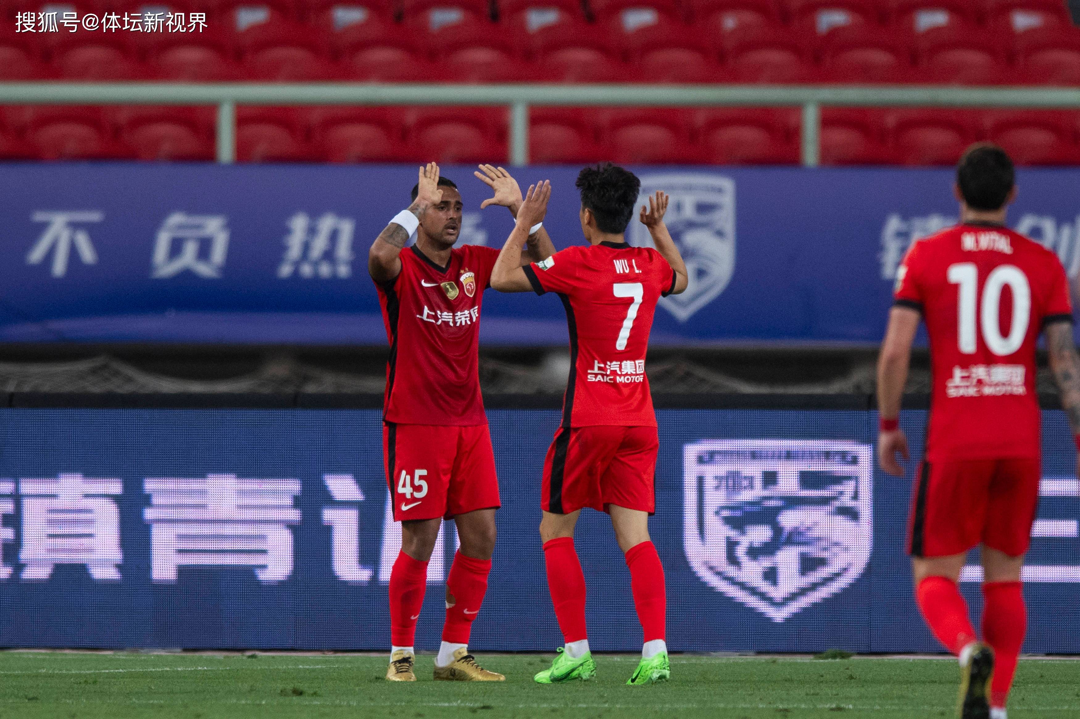 高水平对决悬念迭起,运动员争分夺秒拼搏的简单介绍 高水平对决悬念迭起,运动员争分夺秒拼搏的简单介绍