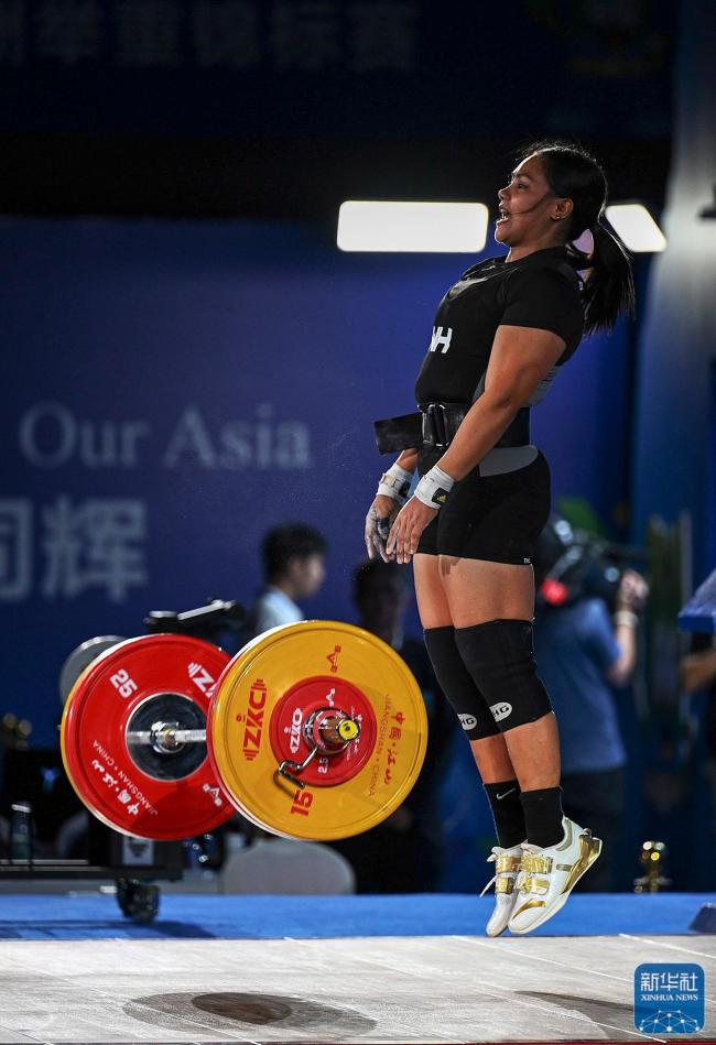 俄罗斯举重选手打破世界纪录 俄罗斯举重选手打破世界纪录