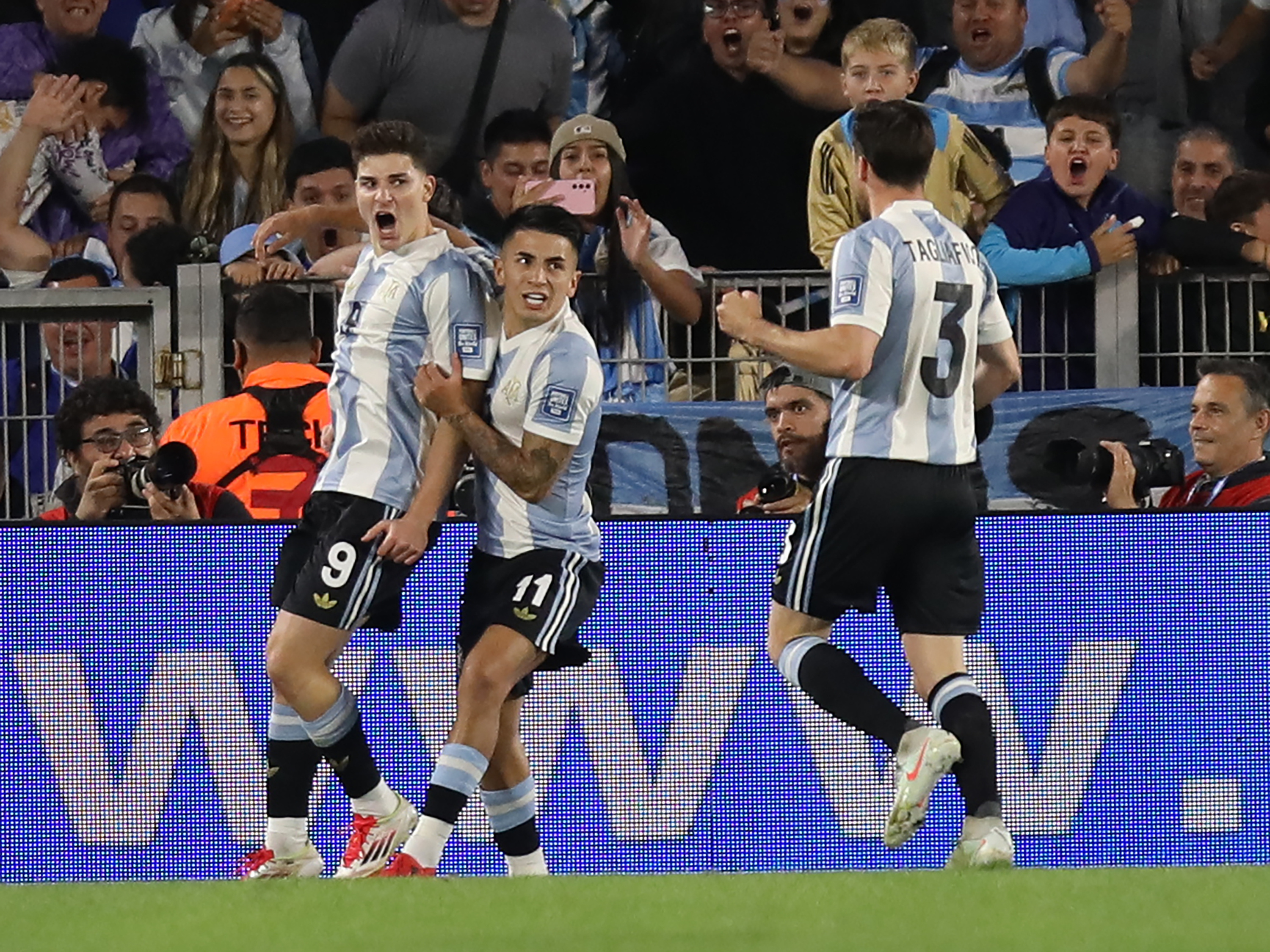 阿根廷击败厄瓜多尔,领跑世界杯预选赛 阿根廷击败厄瓜多尔,领跑世界杯预选赛