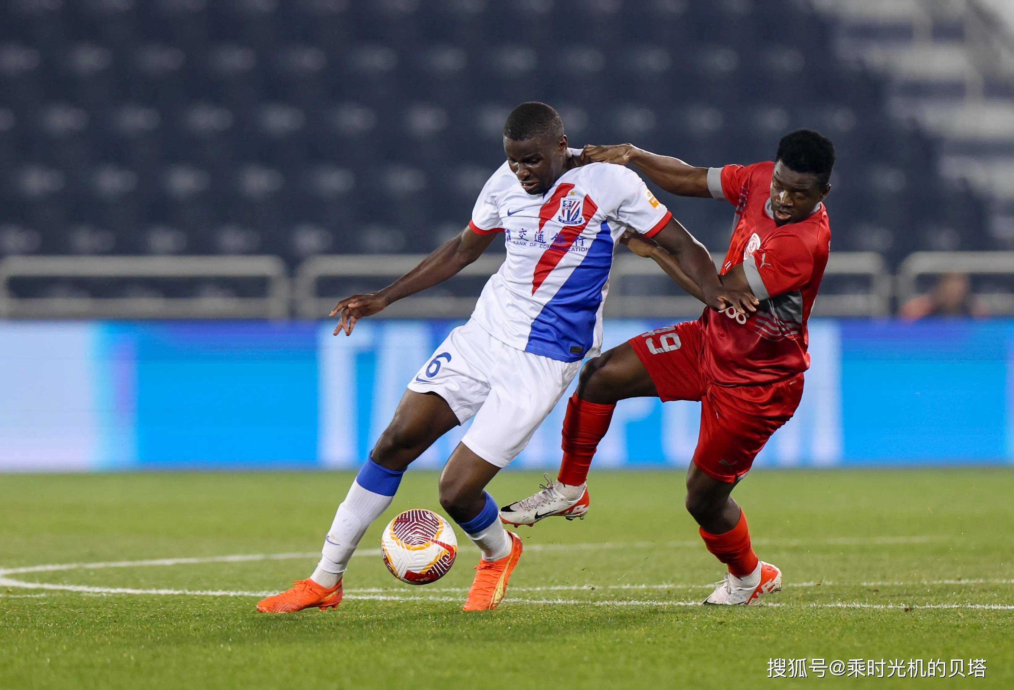 沃尔夫斯堡新援表现平平,球迷质疑引援政策 沃尔夫斯堡新援表现平平,球迷质疑引援政策