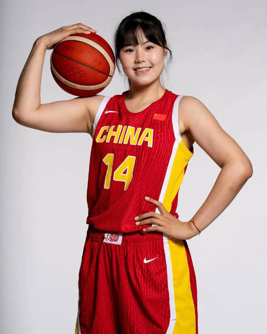 足球比赛燃情演绎,中国队全力备战冲刺 足球比赛燃情演绎,中国队全力备战冲刺