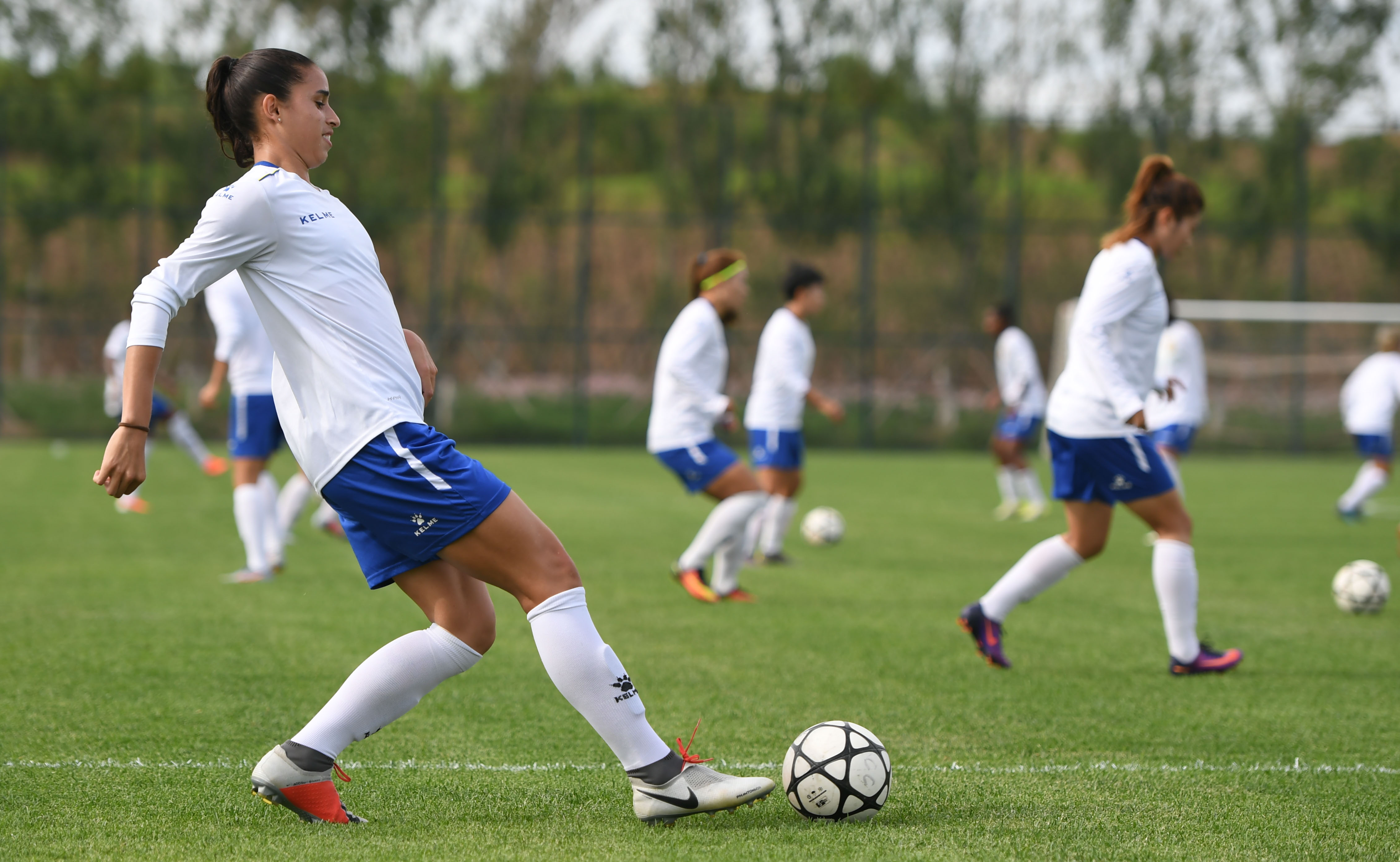 巴西女子足球比赛中双方战平收场 巴西女子足球比赛中双方战平收场