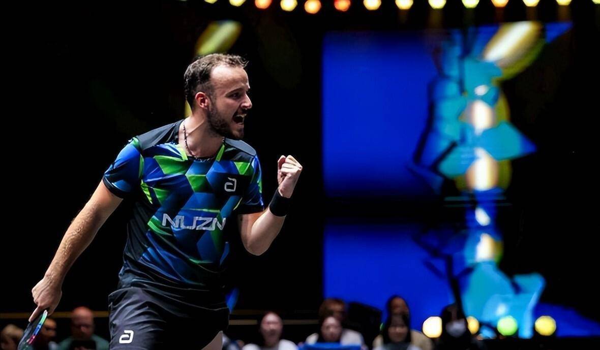 瑞典队员紧咬对手,最终晋级比赛 瑞典队员紧咬对手,最终晋级比赛