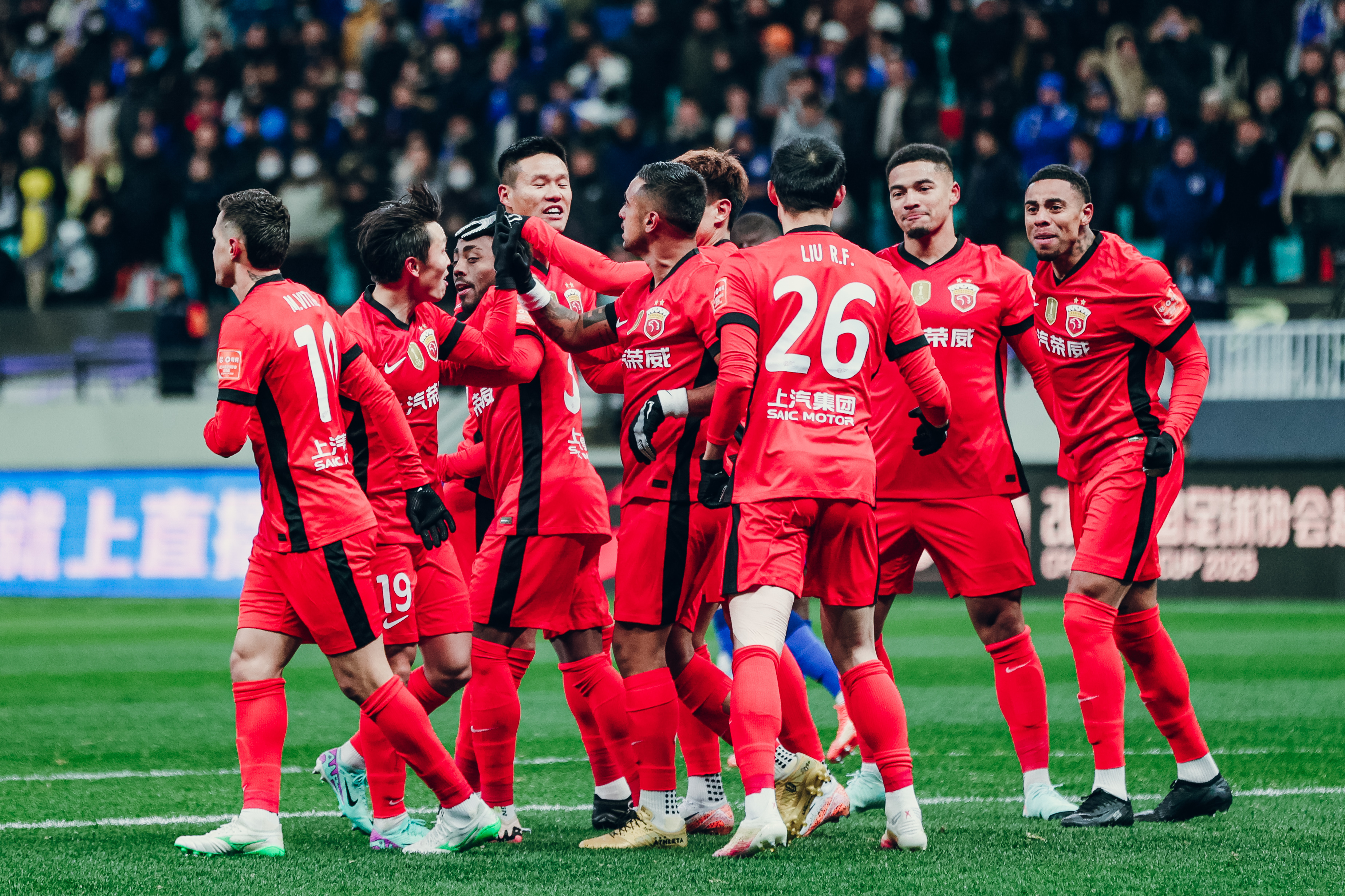 球队为了夺冠正进行最后训练 球队为了夺冠正进行最后训练