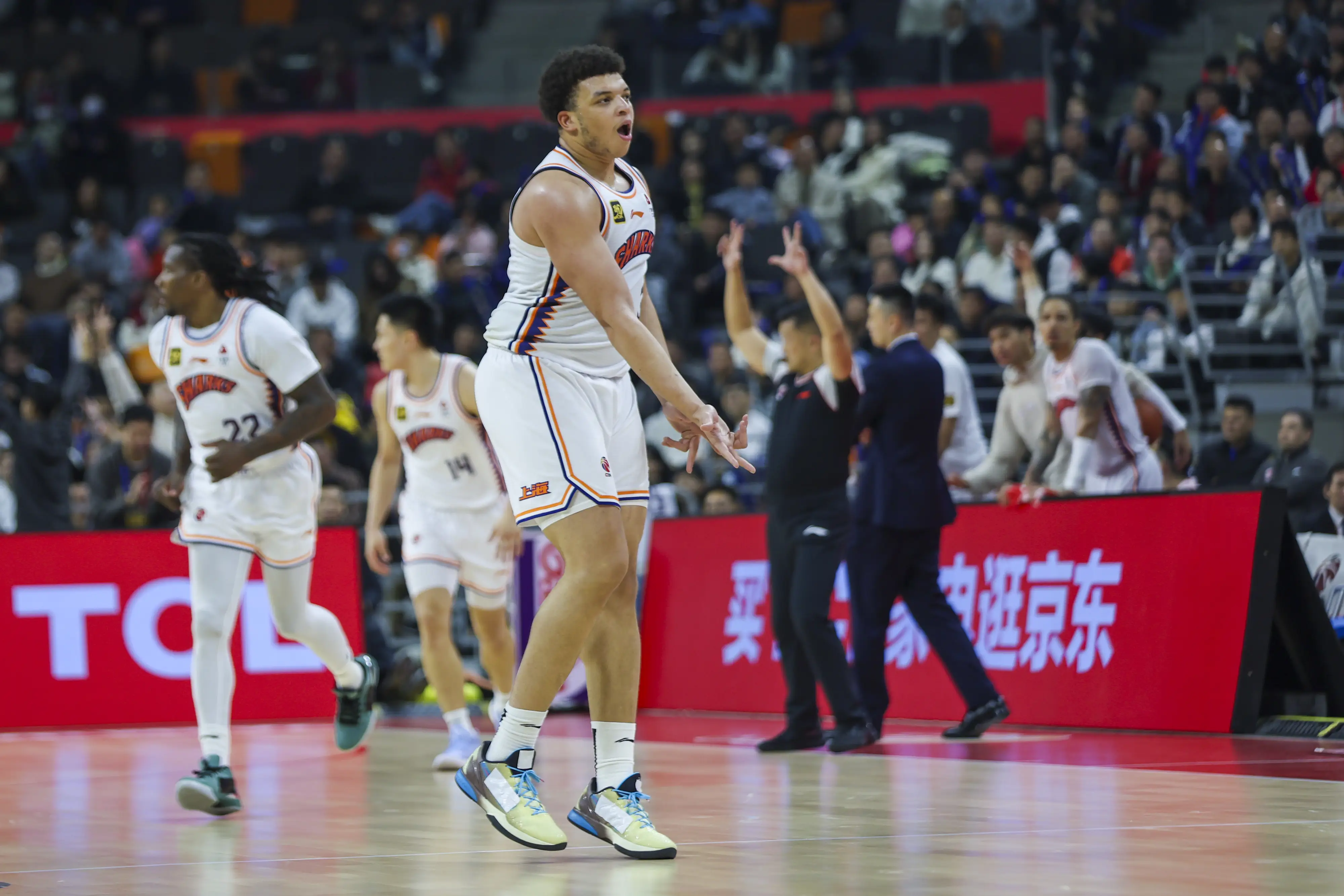 辽宁队外援大发神威，豪取十连胜