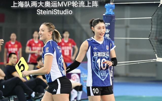 印度选手在排球比赛中发挥出色