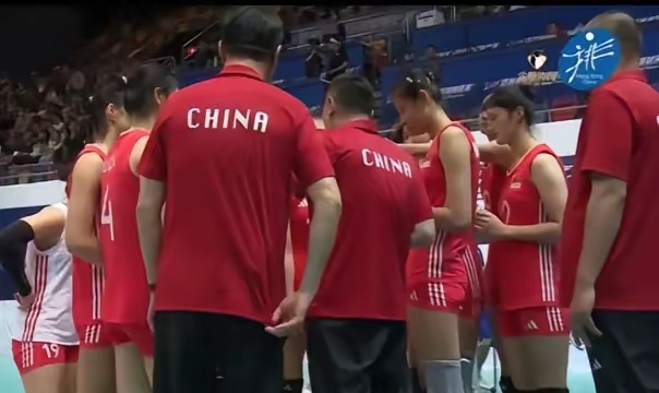 印度选手在排球比赛中发挥出色