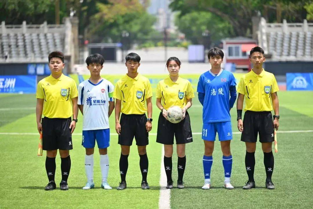 精英球队对决,争夺国内足球联赛冠军 精英球队对决,争夺国内足球联赛冠军