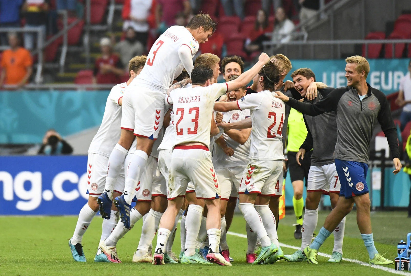 波鸿球员备战锻炼积极，教练组严格要求的简单介绍