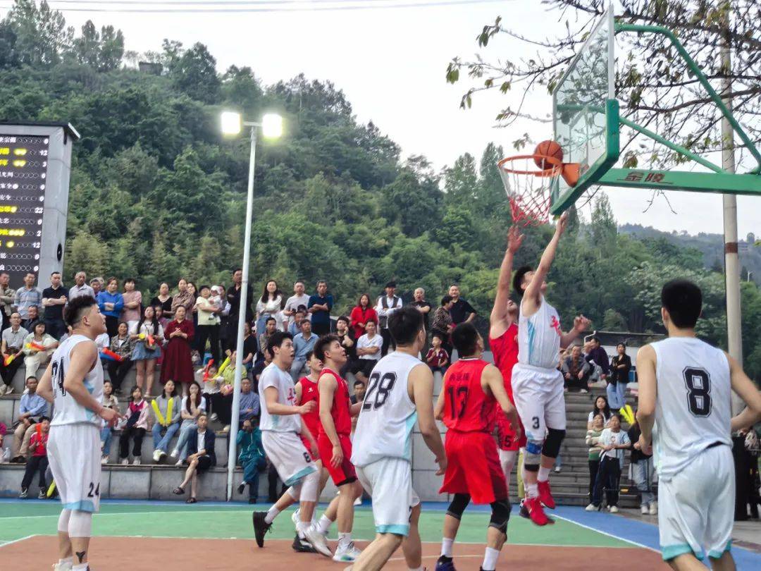 关于篮球比赛场上技艺如何,藏着精彩对决的信息 关于篮球比赛场上技艺如何,藏着精彩对决的信息