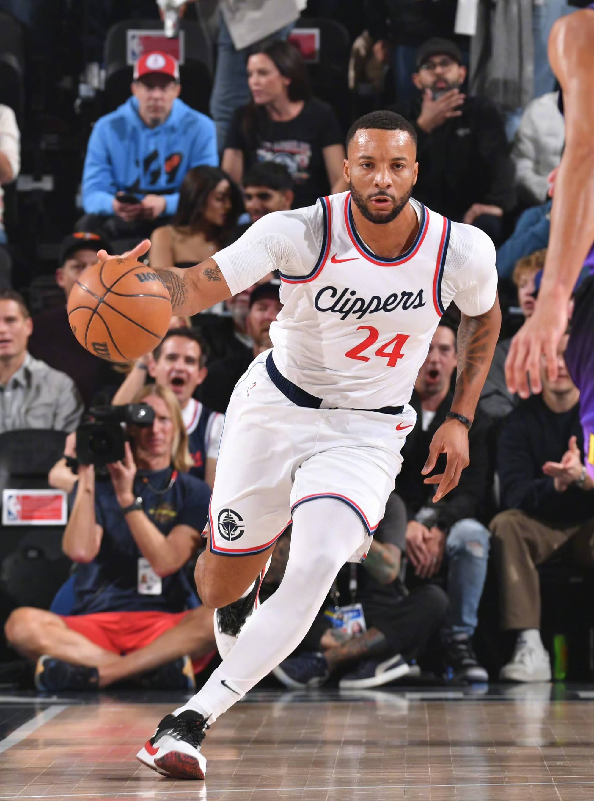 湖人大胜太阳,豪取五连胜 湖人大胜太阳,豪取五连胜