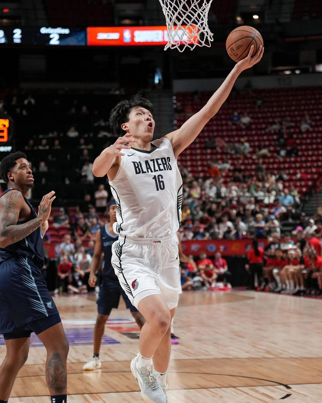 开拓者主场战胜灰熊,继续追赶西部前列 开拓者主场战胜灰熊,继续追赶西部前列