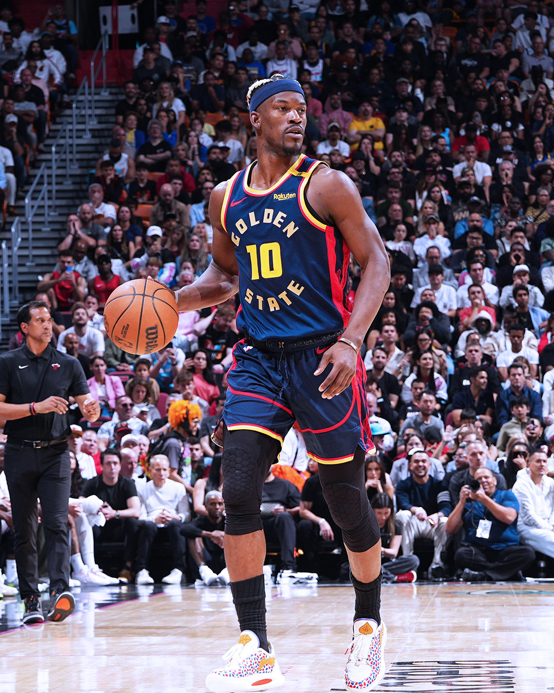 勇士主场大胜热火，继续保持不败