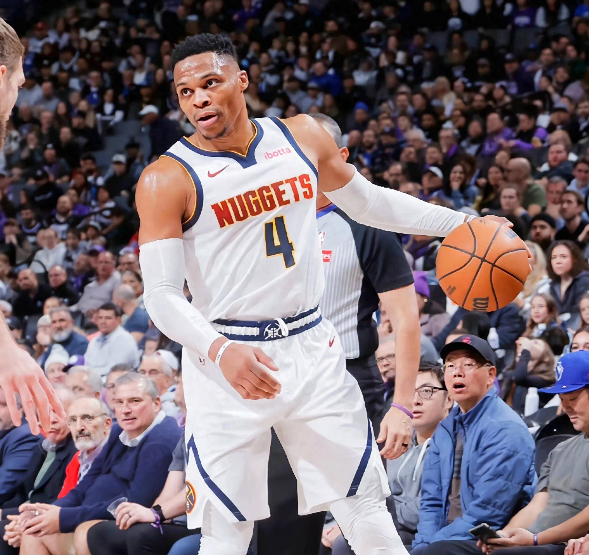 爵士客场不敌掘金,遭遇两连败 爵士客场不敌掘金,遭遇两连败