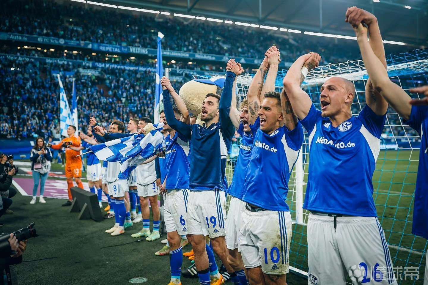 沙尔克04客场失利,保级形势严峻难解 沙尔克04客场失利,保级形势严峻难解