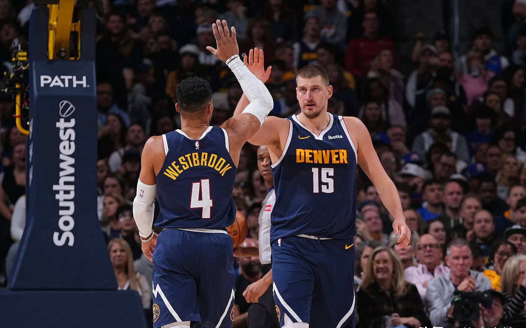 马刺战胜掘金,德罗赞状态回勇助球队获胜的简单介绍 马刺战胜掘金,德罗赞状态回勇助球队获胜的简单介绍