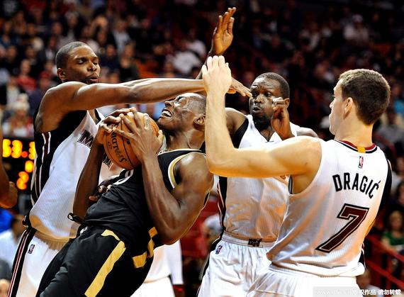 勇士不敌猛龙,遭遇四连败 勇士不敌猛龙,遭遇四连败