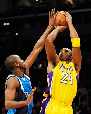 关于小牛主场惨遭湖人虐杀，颓势难改的信息